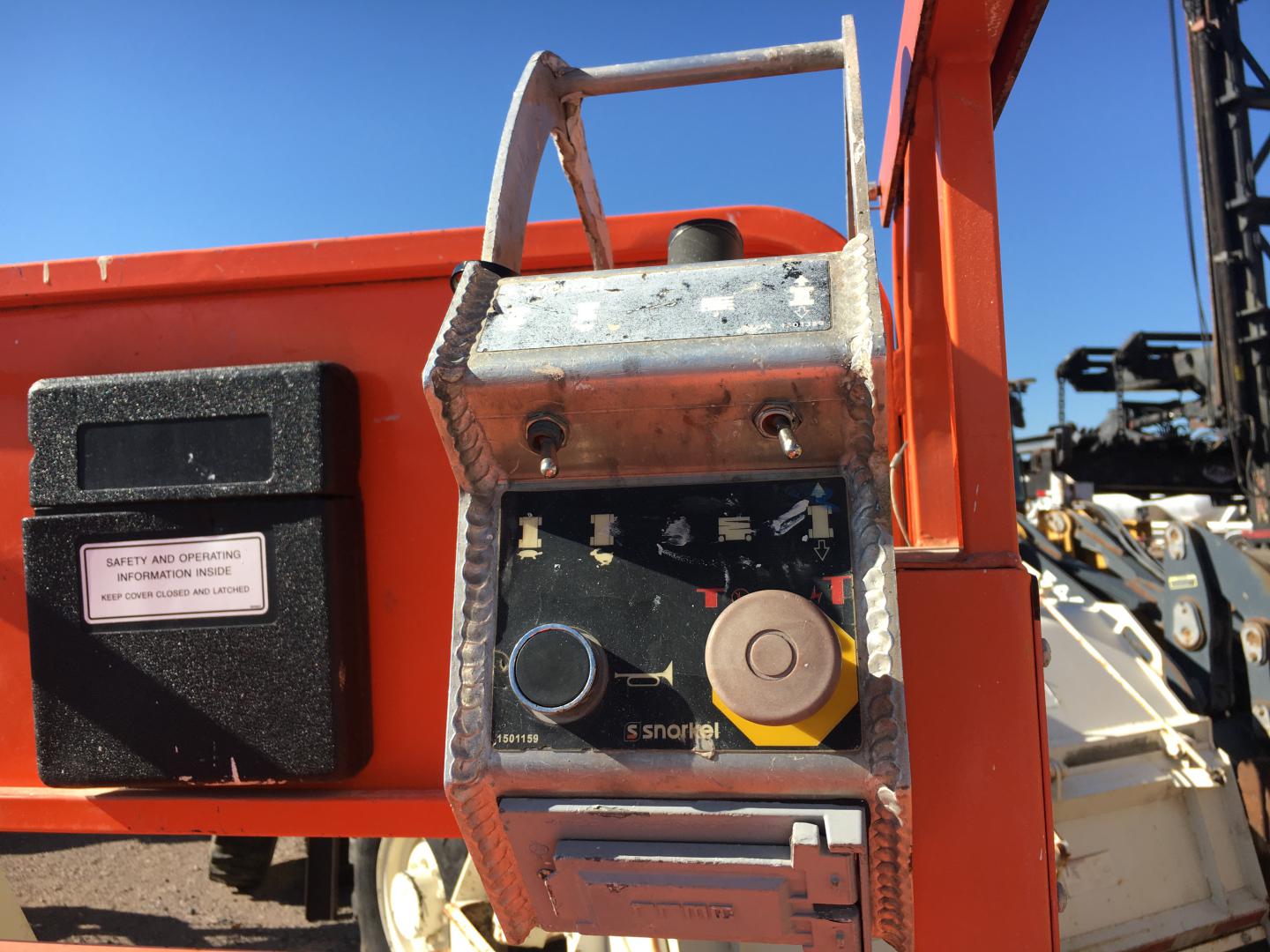 ./imagenes/INVOICE/2019/16862/ASCENSOR TIPO TIJERA SNORKEL S4732E (35).JPG